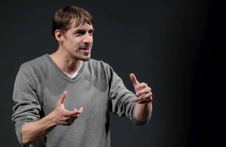 Спектакль "Топливо" прошел в Центре имени Вс. Мейерхольда 5 фото