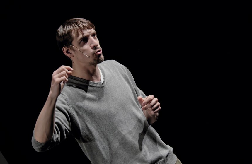 Спектакль "Топливо" прошел в Центре имени Вс. Мейерхольда 8 фото