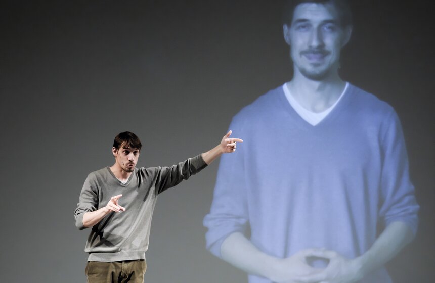 Спектакль "Топливо" прошел в Центре имени Вс. Мейерхольда 10 фото