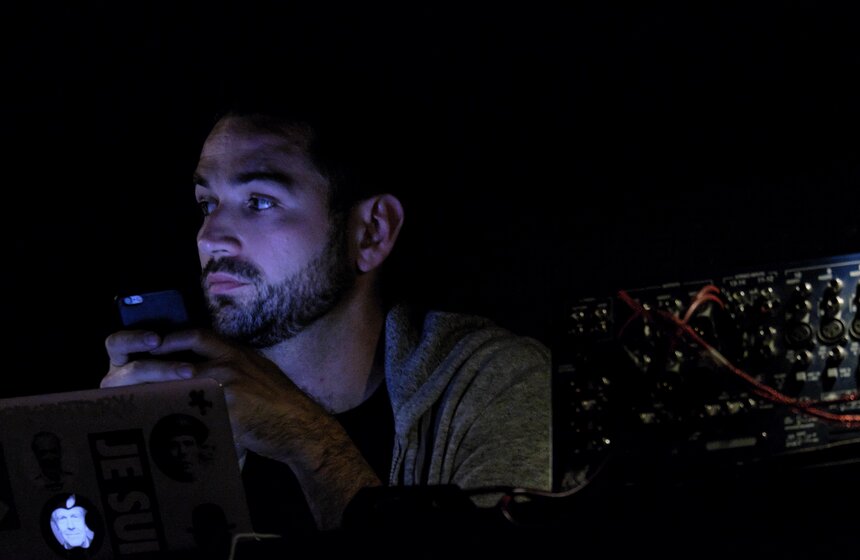 Спектакль "Топливо" прошел в Центре имени Вс. Мейерхольда 1 фото