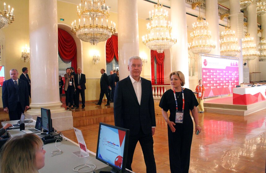 Как Сергей Собянин посетил пресс-центр Кубка конфедераций 13 фото