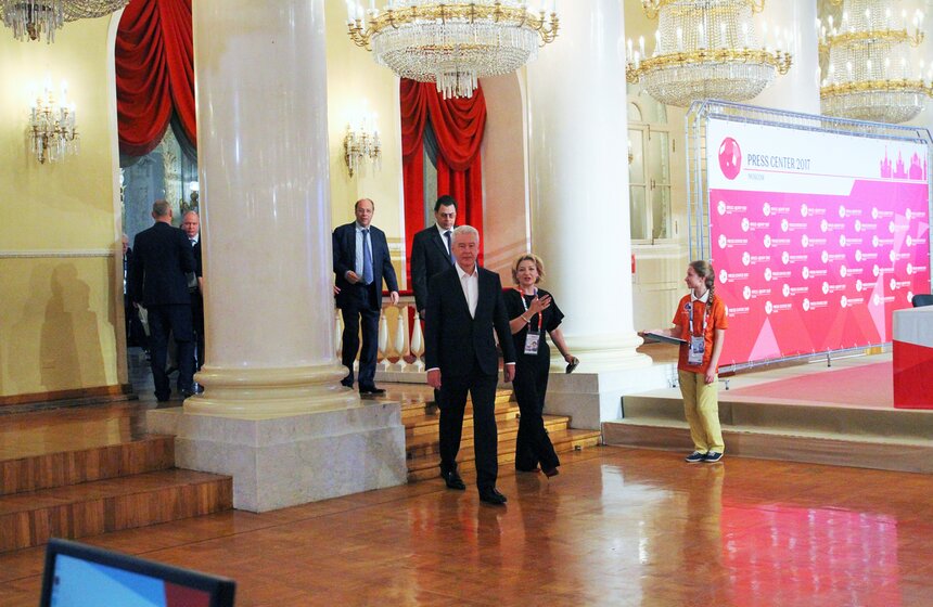 Как Сергей Собянин посетил пресс-центр Кубка конфедераций 12 фото