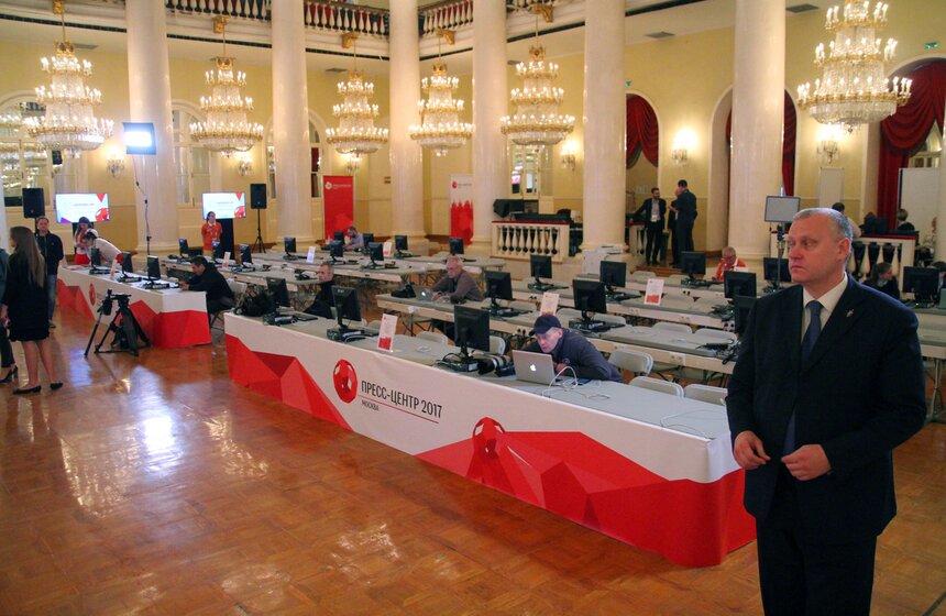 Как Сергей Собянин посетил пресс-центр Кубка конфедераций 9 фото