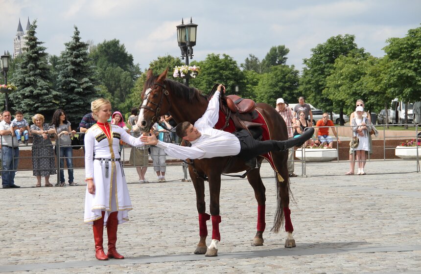 Кремлевская школа верховой езды выступила на Поклонной горе 3 фото