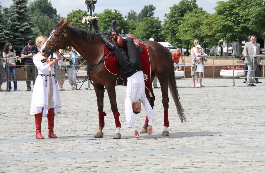 Кремлевская школа верховой езды выступила на Поклонной горе 4 фото