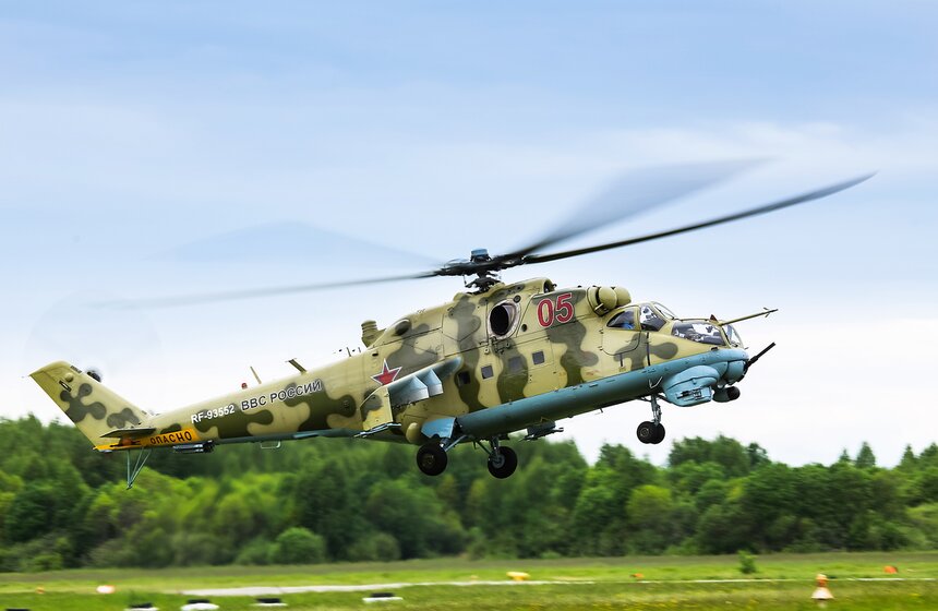 Пилотажная группа "Беркуты" показала авиашоу в честь 25-летия 36 фото