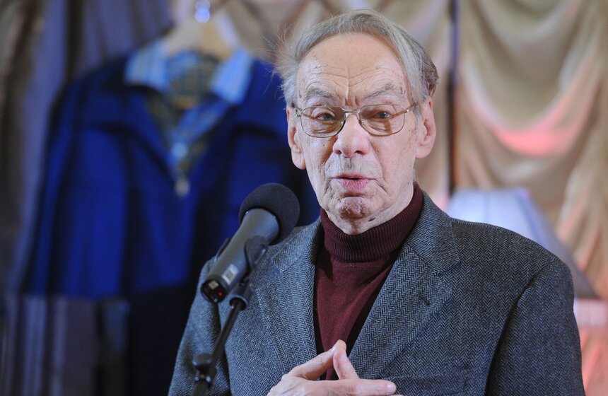 Актер Алексей Баталов на праздновании 85-летия со дня рождения Михаила Ульянова в Театре им. Вахтангова. Фото: ТАСС/Валерий Шарифулин