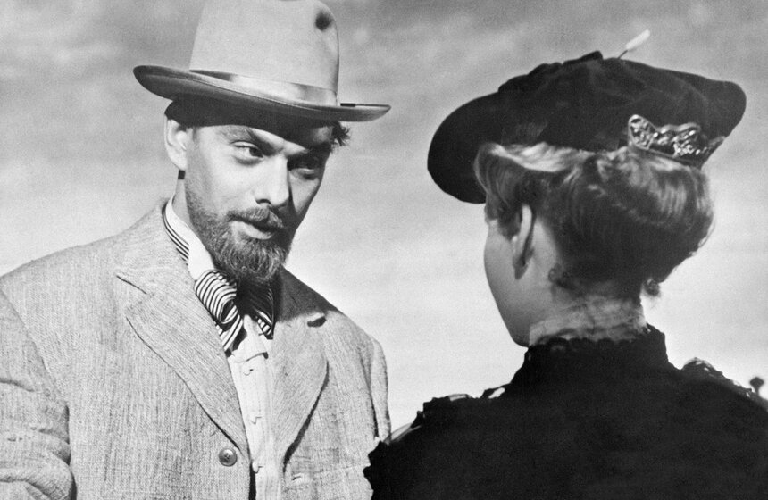 Актеры Алексей Баталов и Ия Савина в фильме «Дама с собачкой». Репродукция Фотохроники ТАСС