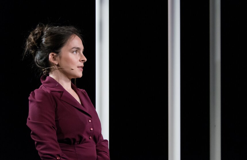 Спектакль "Мужья и жены" по фильму Вуди Аллена в МХТ 24 фото