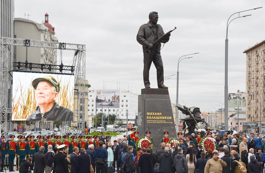 Увидеть монумент можно в сквере на пересечении улиц Садовая-Каретная и Долгоруковская