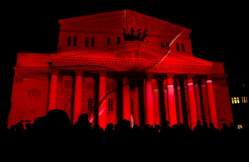 Театральная площадь уже знакома постоянным зрителям фестиваля "Круг света"