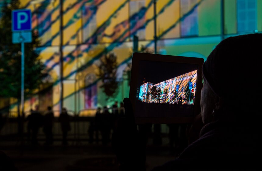 На фасадах российских театров также показали работы финалистов международного конкурса Art Vision, проходящего в рамках фестиваля