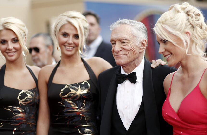 Близняшки Кристина и Карисса Шеннон вместе с Хью и Кристал Харрис на церемонии вручения премии Американского института киноискусства за прижизненные достижения. Фото: AP Photo/Matt Sayles