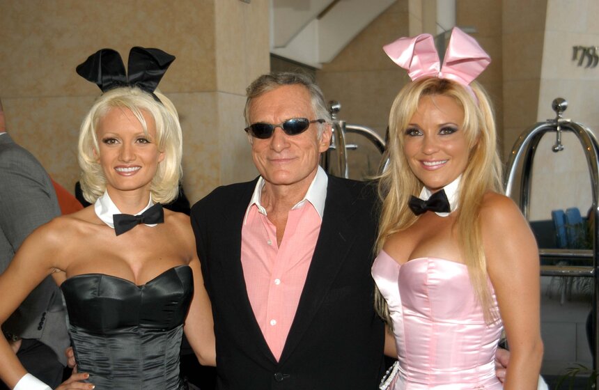 Девушки в откровенных нарядах были постоянными спутницами основателя культового журнала. Фото: depositphotos/s_bukley