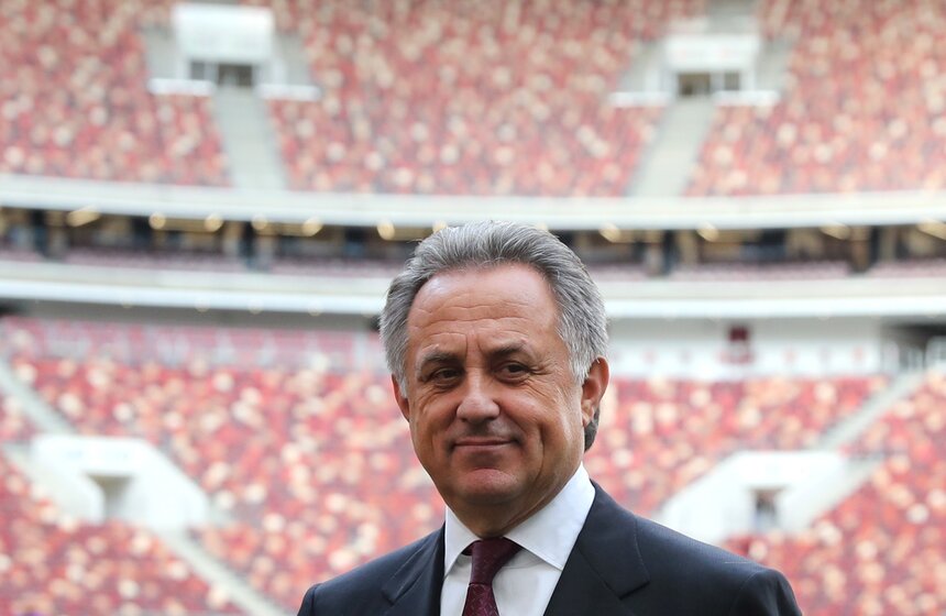 Зампред правительства РФ Виталий Мутко во время церемонии старта тура Кубка мира по футболу