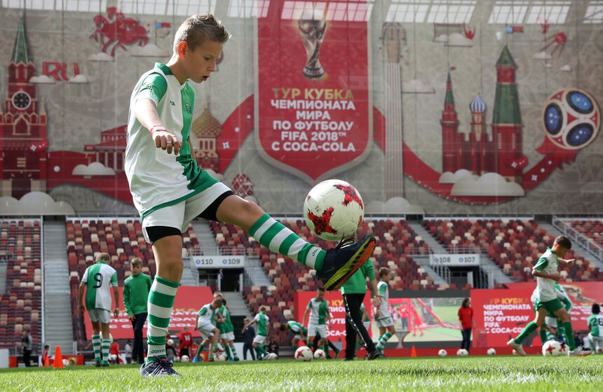 Будущие чемпионы на поле обновленного стадиона "Лужники"