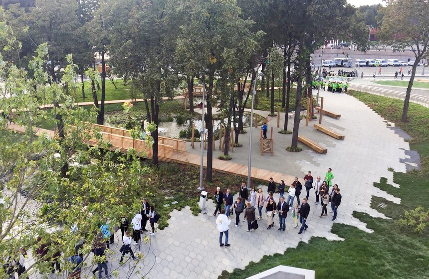 Волонтеры проводят экскурсии по парку