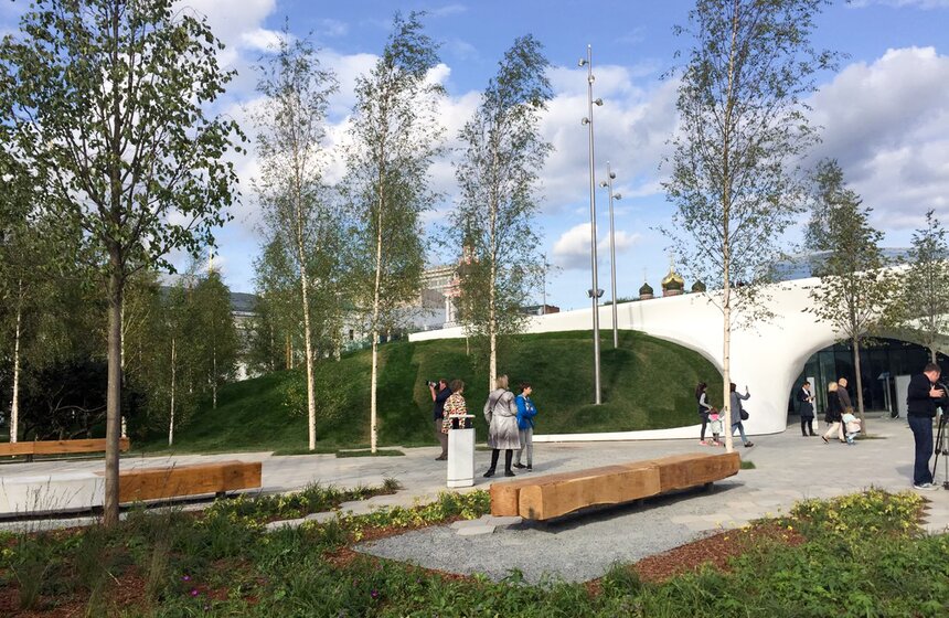 Первые посетители парка "Зарядье"