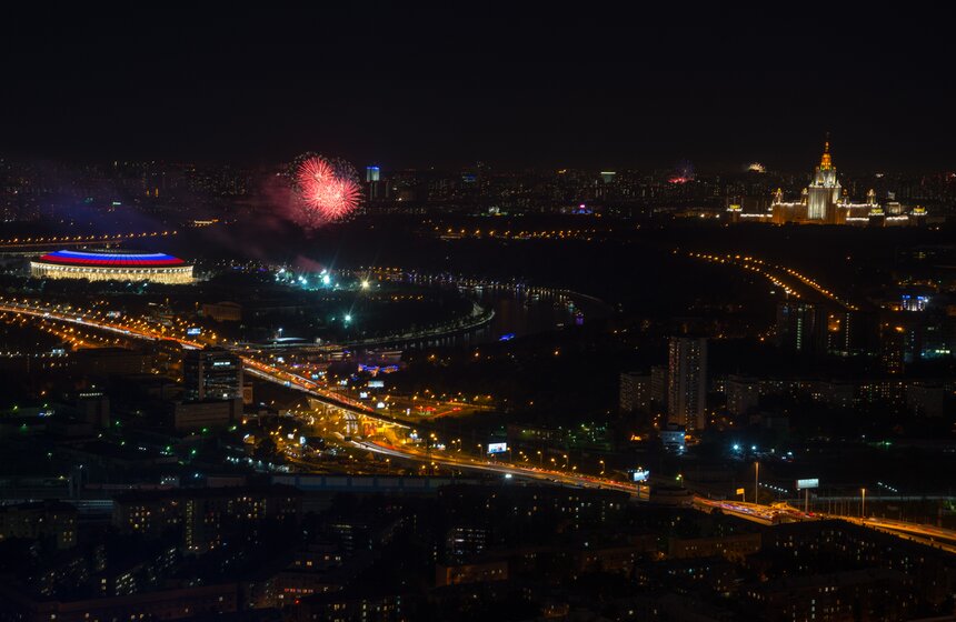 Салют с башни "Империя" "Москва-Сити"