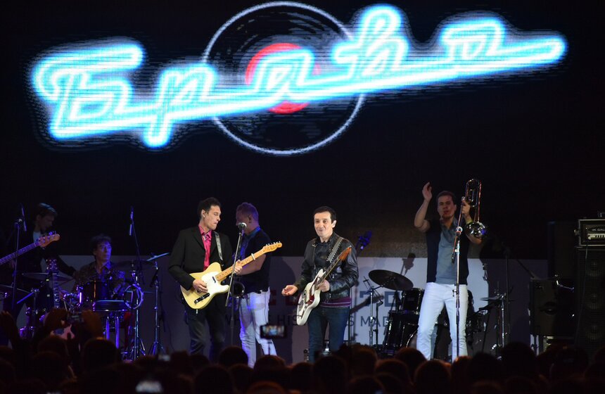 Главным подарком для горожан 9 сентября стал концерт группы "Браво". Гости концерта с нетерпение ждали их знаменитый "Московский бит"