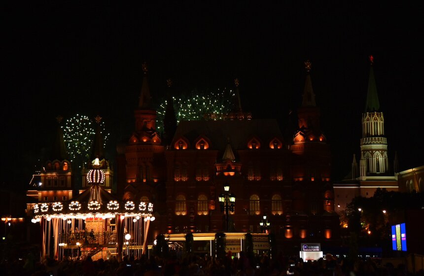 Посетители концерта смогли увидеть один из главных фейерверков в честь Дня города.