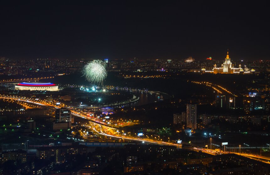 Салют с башни "Империя" "Москва-Сити"