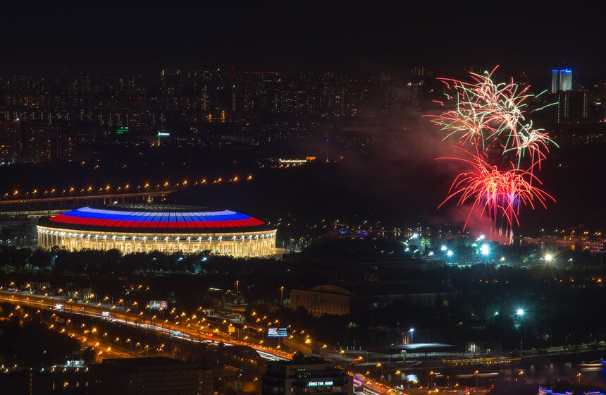 Салют с башни "Империя" "Москва-Сити"