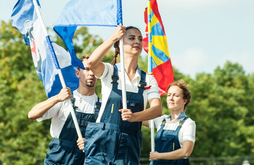В парке царила праздничная обстановка