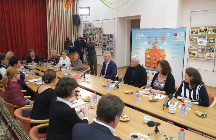 По словам Собянина, для детей до трех лет и для малообеспеченных семей пособия необходимо увеличить радикально – до 10 тысяч рублей