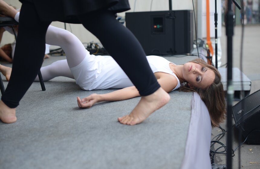 В саду "Эрмитаж" открылась выставка комиксов "Респект" 8 фото