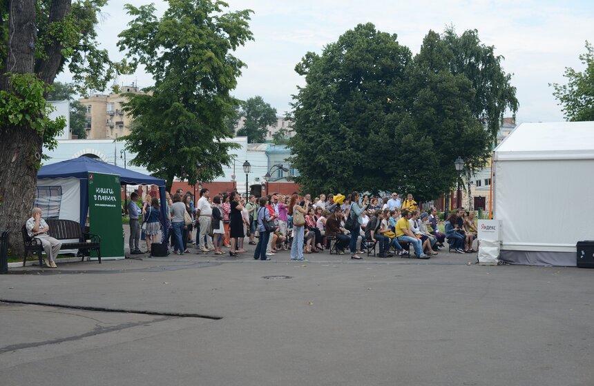 В саду "Эрмитаж" открылась выставка комиксов "Респект" 9 фото