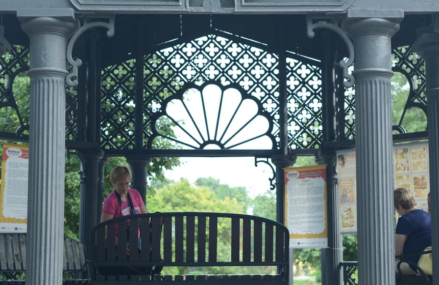 В саду "Эрмитаж" открылась выставка комиксов "Респект" 3 фото