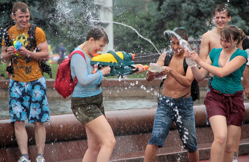 Москвичи приняли участие в "Водной битве" 2 фото