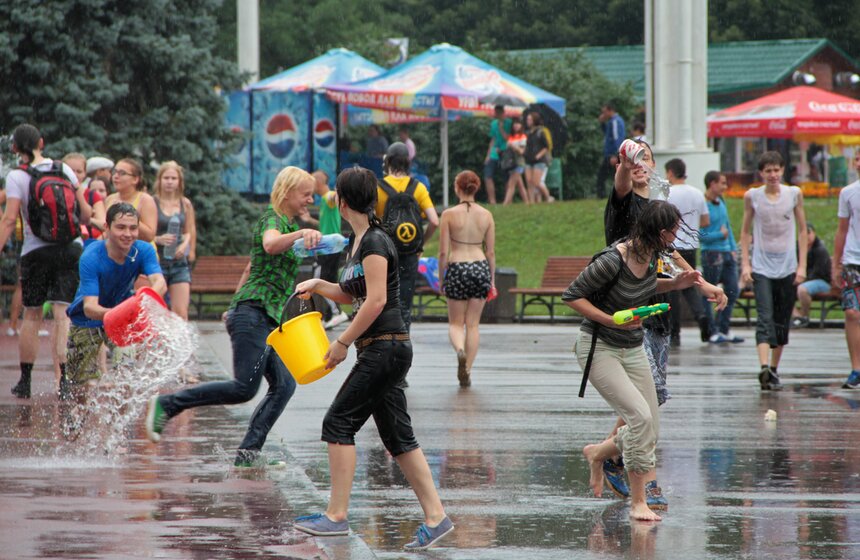 Москвичи приняли участие в "Водной битве" 6 фото