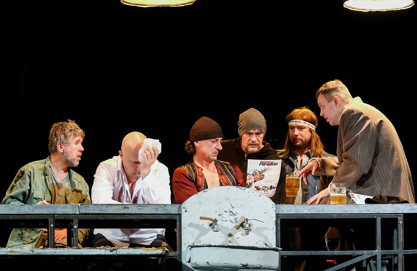 "Ladies' Night. Только для женщин" – комедия-шоу, написанная на грани мюзикла и драмы