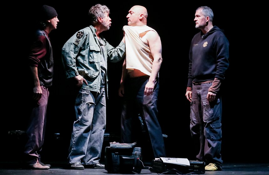 По сюжету "Ladies' Night. Только для женщин" – социальная драма