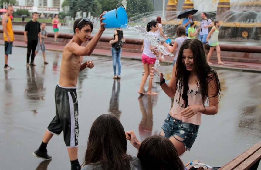 Москвичи приняли участие в "Водной битве" 18 фото