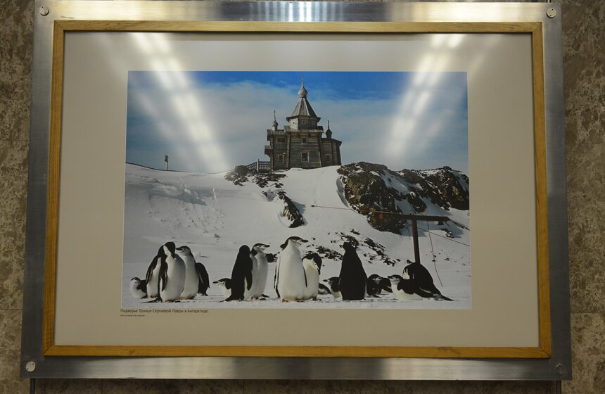 В галерее "Метро" открылась фотовыставка "Два Крещения Руси" 11 фото