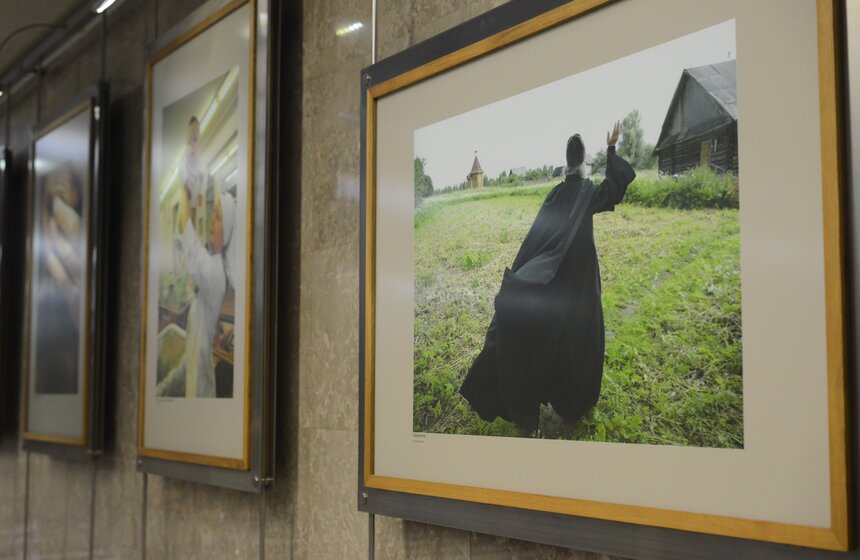 В галерее "Метро" открылась фотовыставка "Два Крещения Руси" 7 фото
