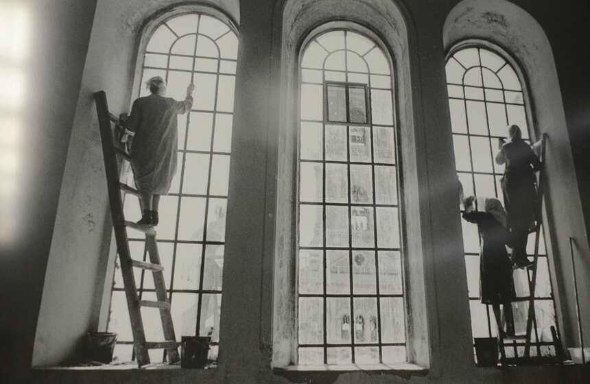 В галерее "Метро" открылась фотовыставка "Два Крещения Руси" 6 фото