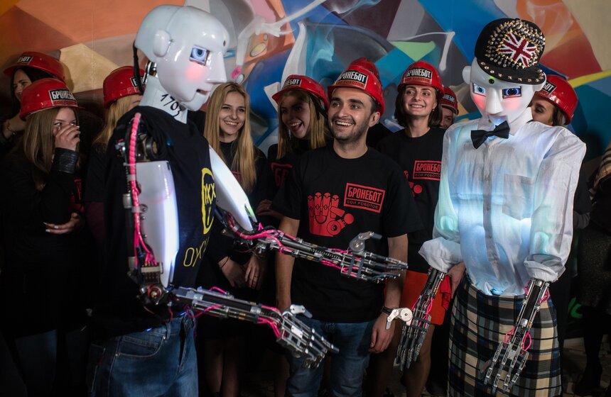 Рэперы использовали мимику и жесты