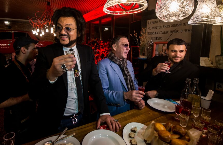 Среди гостей вечера было множество звезд отечественного шоу-бизнеса, в том числе Филипп Киркоров