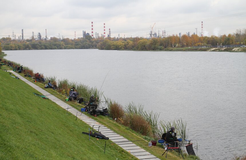 Удобные выходы к воде очень привлекают рыбаков