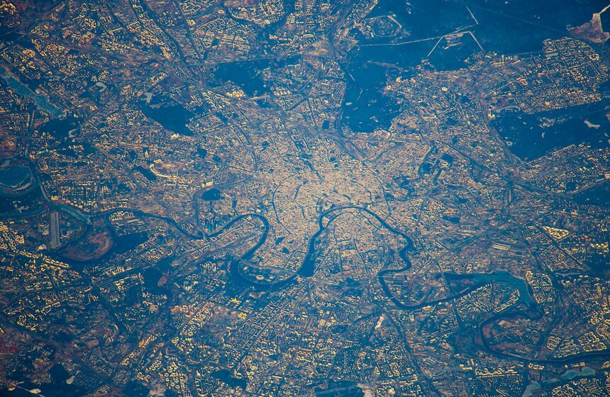 Фото Героя России, летчика-космонавта РФ Сергея Рязанского, бортинженера корабля «Союз ТМА-10М»  МКС-37/38 с длительной экспедиции  МКС-37/38. Старт: 26 сентября 2013 года. Посадка: 11 марта 2014 года. Длительность экспедиции: 166 сут. 06 ч. 26 мин.