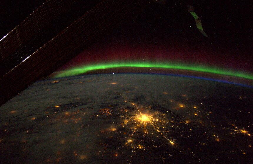 Фото Героя России, летчика-космонавта РФ Антона Шкаплерова, командира корабля «Союз ТМА-15М», бортинженера МКС-42/43 с длительной экспедиции МКС-42/43. Старт экспедиции:  24 ноября 2014 года. Посадка:  11 июня 2015 года. Длительность экспедиции: 199 сут. 16 ч. 07 мин.