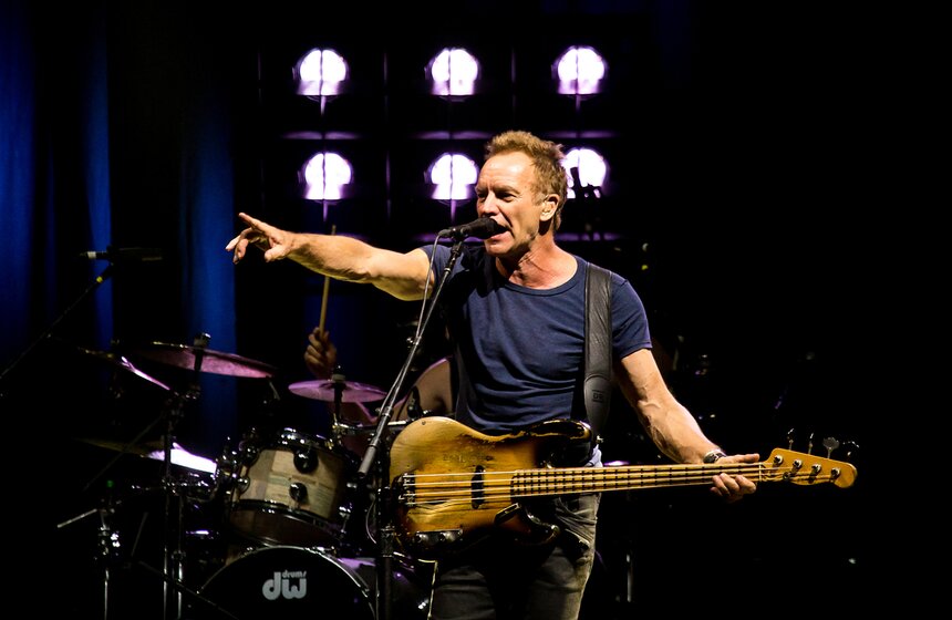 Долгожданное выступление состоялось при поддержке группы виртуозных музыкантов – гитариста Доминика Миллера, барабанщика Джоша Фриза и гитариста Руфуса Миллера