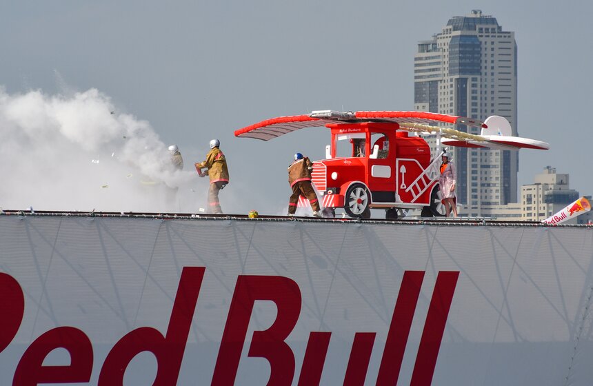 Фестиваль Red Bull Flugtag состоялся в столице 17 фото