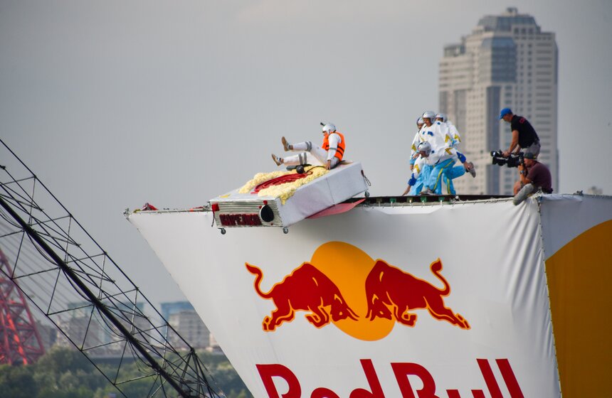 Фестиваль Red Bull Flugtag состоялся в столице 25 фото