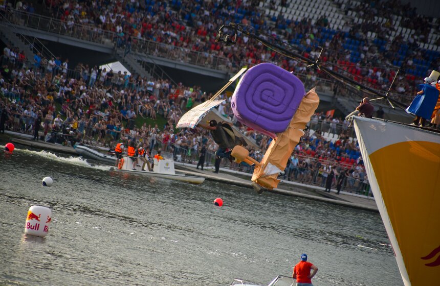 Фестиваль Red Bull Flugtag состоялся в столице 23 фото