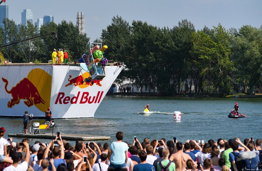 Фестиваль Red Bull Flugtag состоялся в столице 13 фото